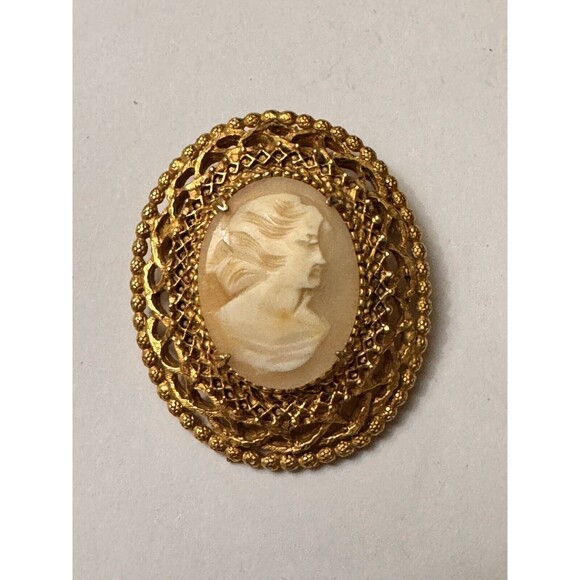 Florenza Cameo Brooch 1950s Vintage 1.75 Inches Signed - Picture 9 of 9